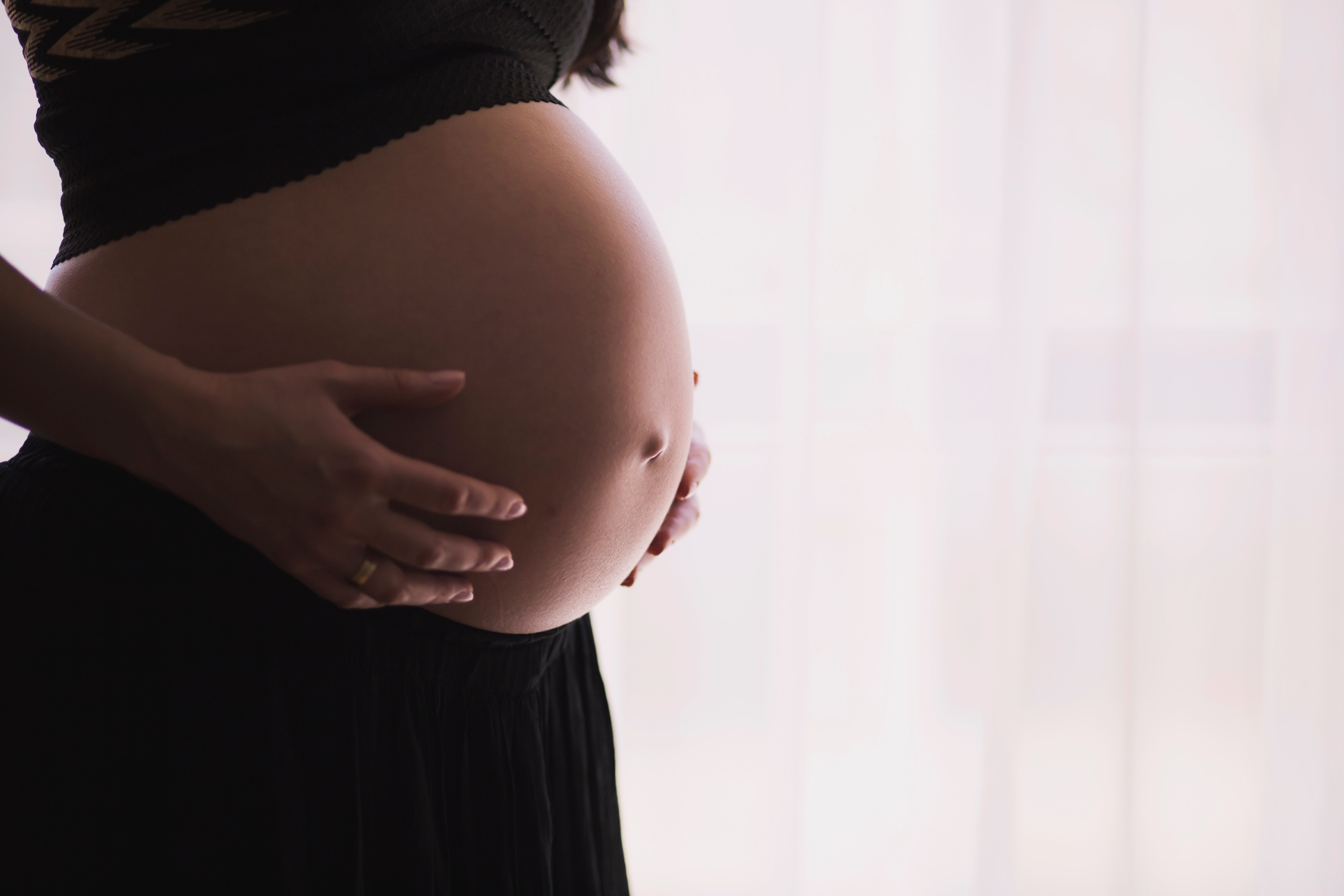 Ny omfattende guide om graviditet og fødsel
